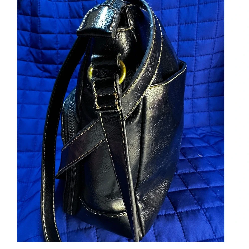 Relic Black Faux Leather Crossbody Bag Shoulder Bag Adjustable Strap Zip Pockets